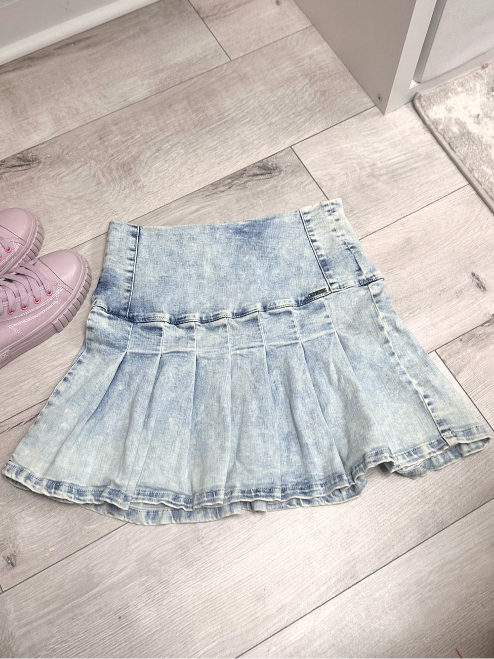 Ladies Light Blue Pleated Denim Skirt